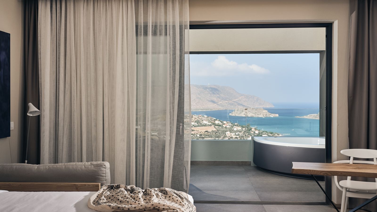 rooms-sapphire-zen-suite-with-outdoor-jacuzzi