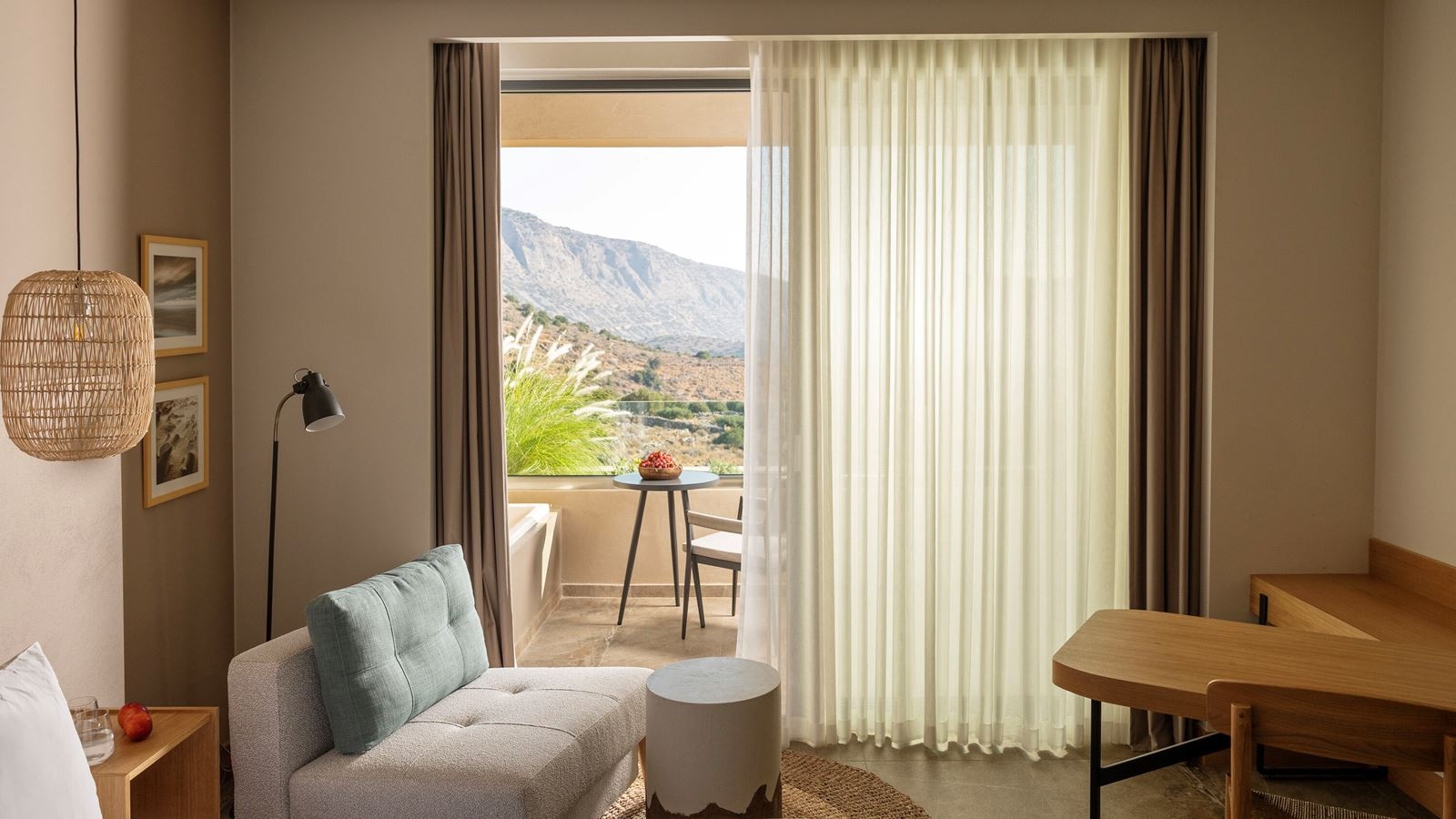 rooms-sapphire-zen-suit-with-outdoor-bathtub