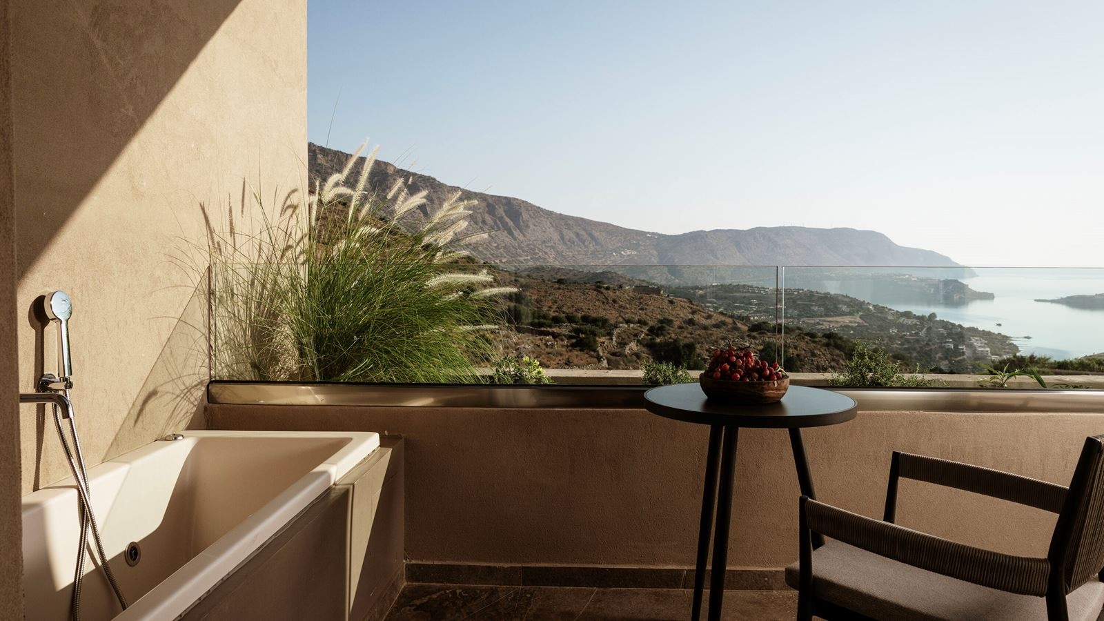 rooms-sapphire-zen-suit-with-outdoor-bathtub