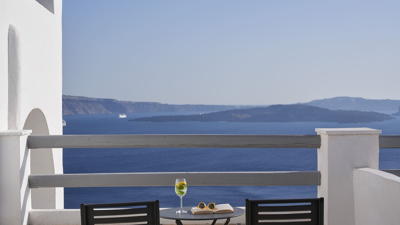 rooms-superior-room-with-caldera-view