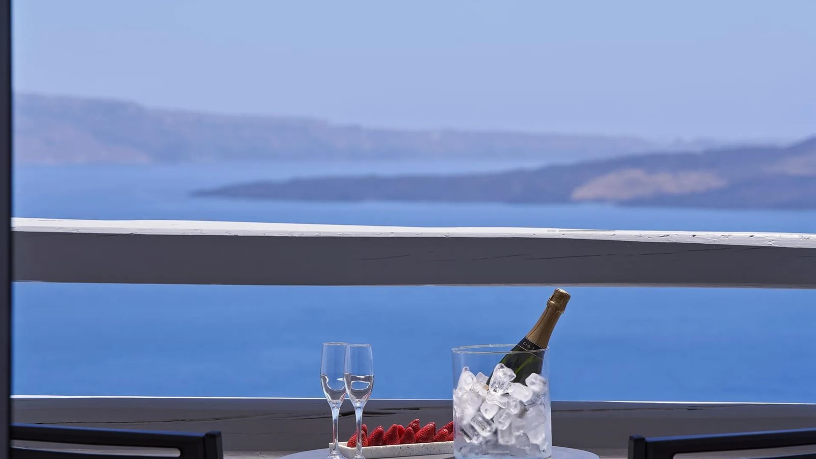 rooms-family-suite-with-caldera-view