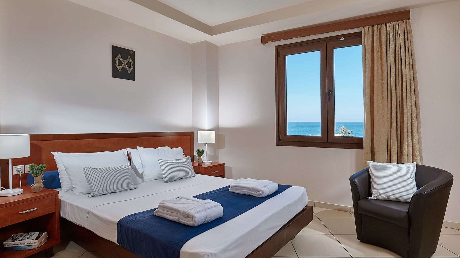 rooms-family-1-bedroom-balcony-or-terrace