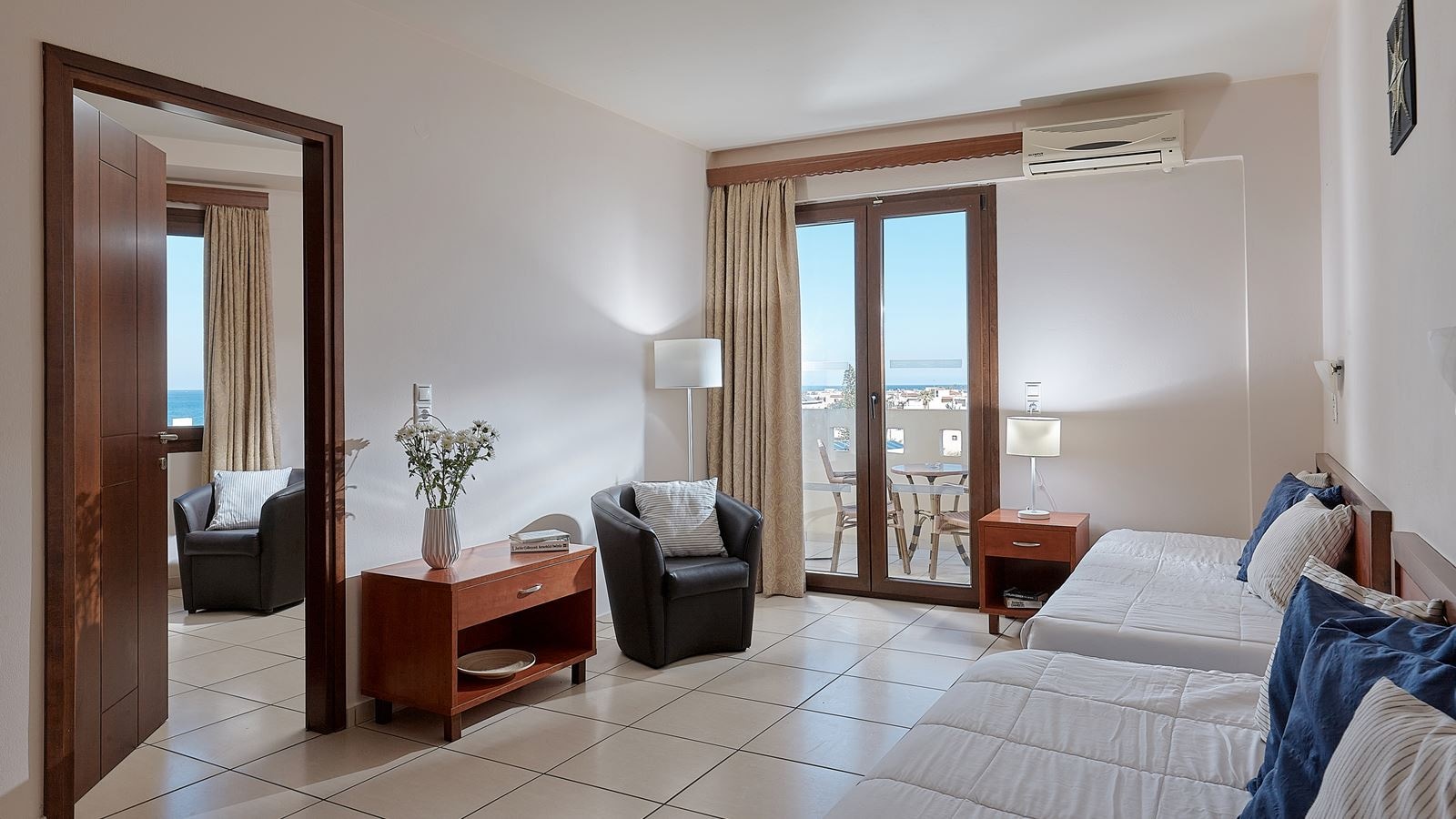 rooms-family-1-bedroom-balcony-or-terrace