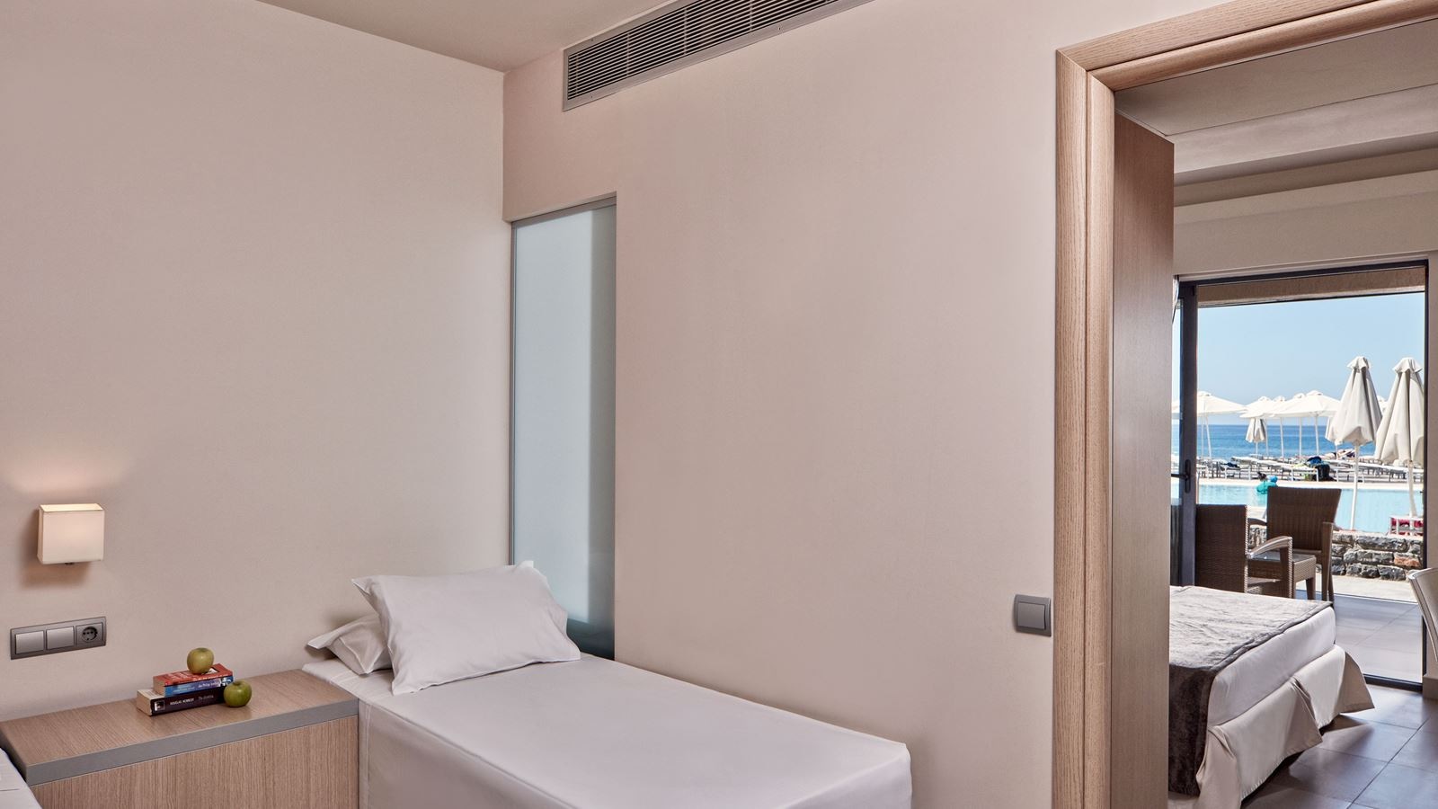 rooms-family-room-sea-view