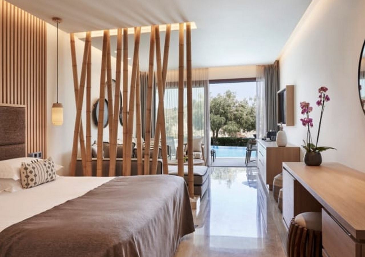 rooms-suite-junior-lateral-seaview-swimup