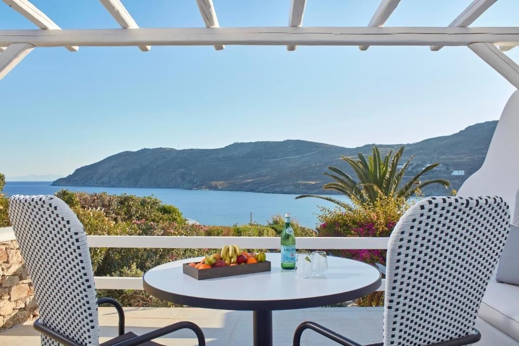 rooms-archipelagos-suite-sea-view-with-outdoor-jacuzzi