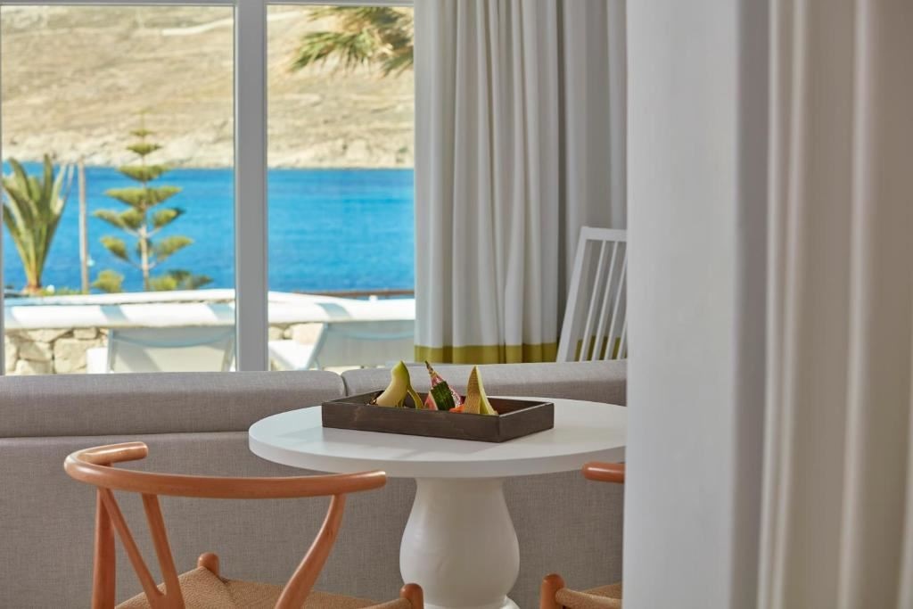 rooms-deluxe-suite-sea-view-with-indoor-jacuzzi