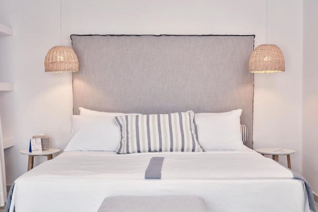 rooms-honeymoon-suite-sea-view-with-outdoor-jacuzzi