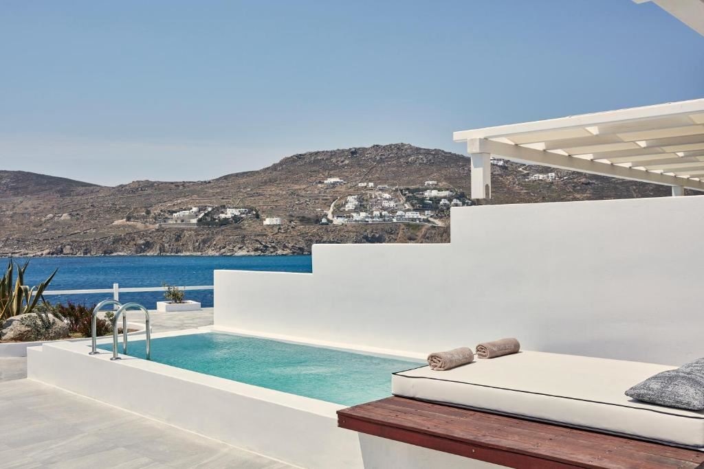 rooms-signature-suite-sea-view-with-private-pool
