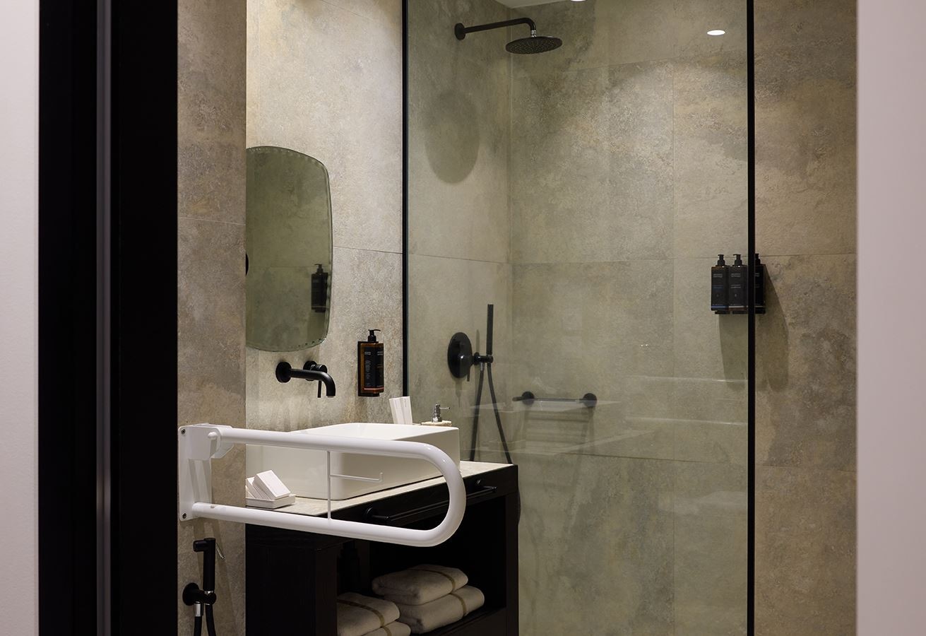 rooms-deluxe-double-room-land-or-pool-view