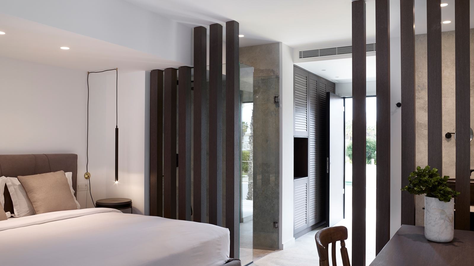 rooms-deluxe-double-room-land-or-pool-view