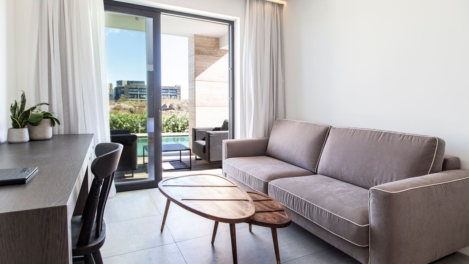 rooms-design-suite-private-pool