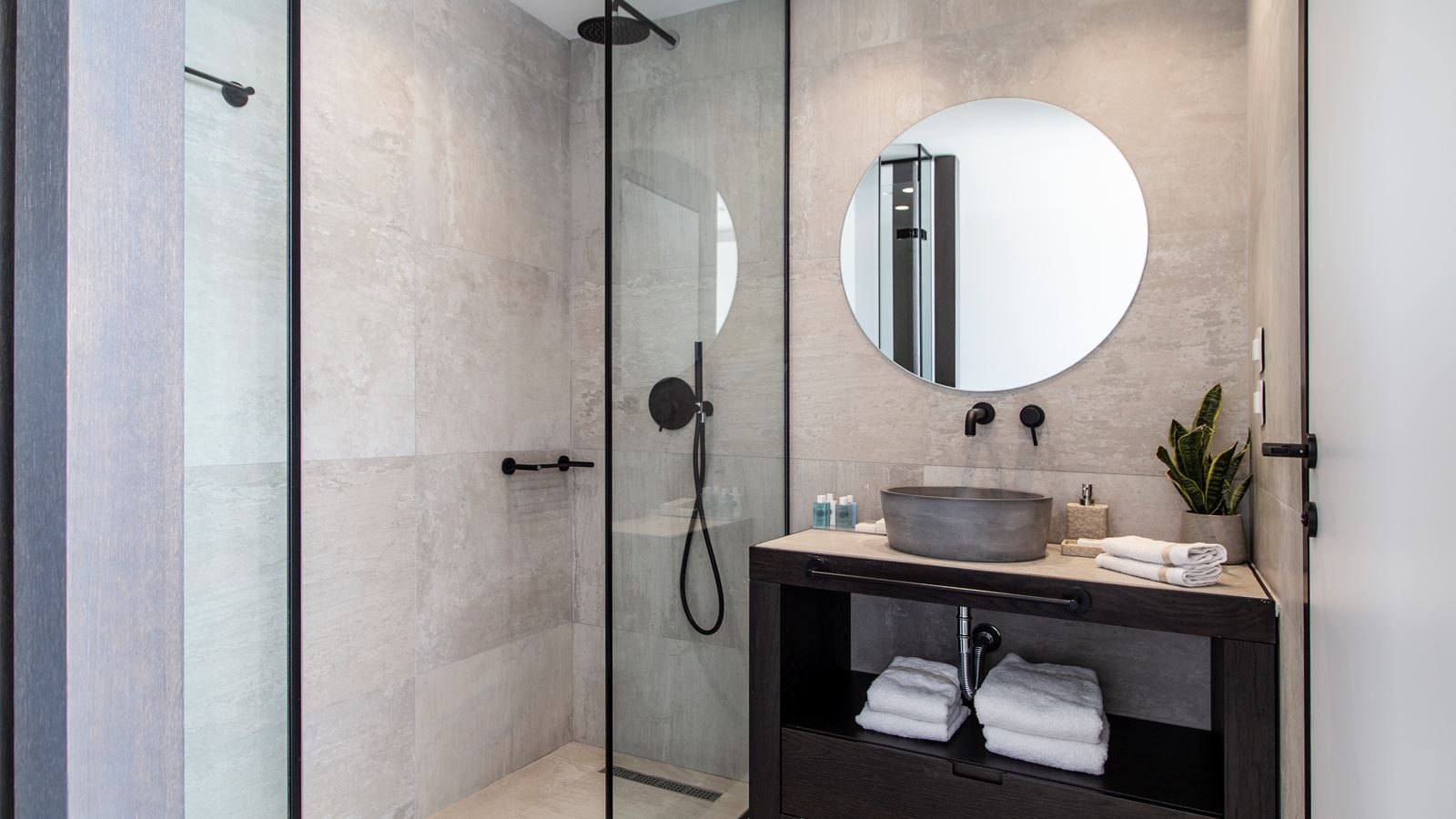 rooms-design-suite-private-pool