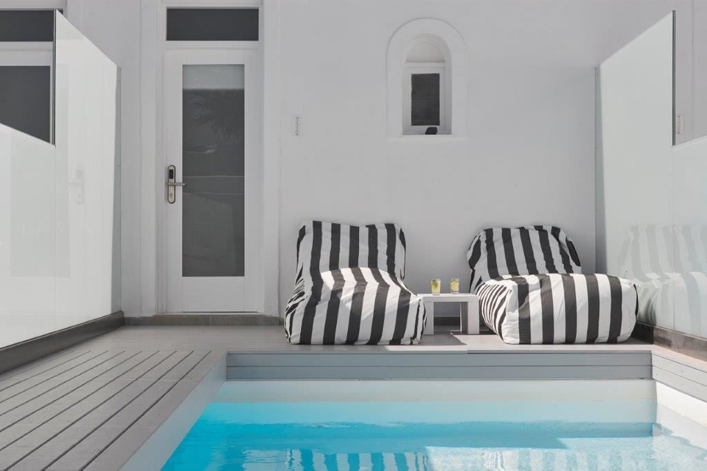 rooms-suite-with-plunge-pool-and-sea-view