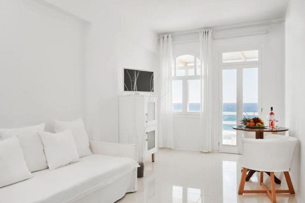 rooms-suite-with-plunge-pool-and-sea-view