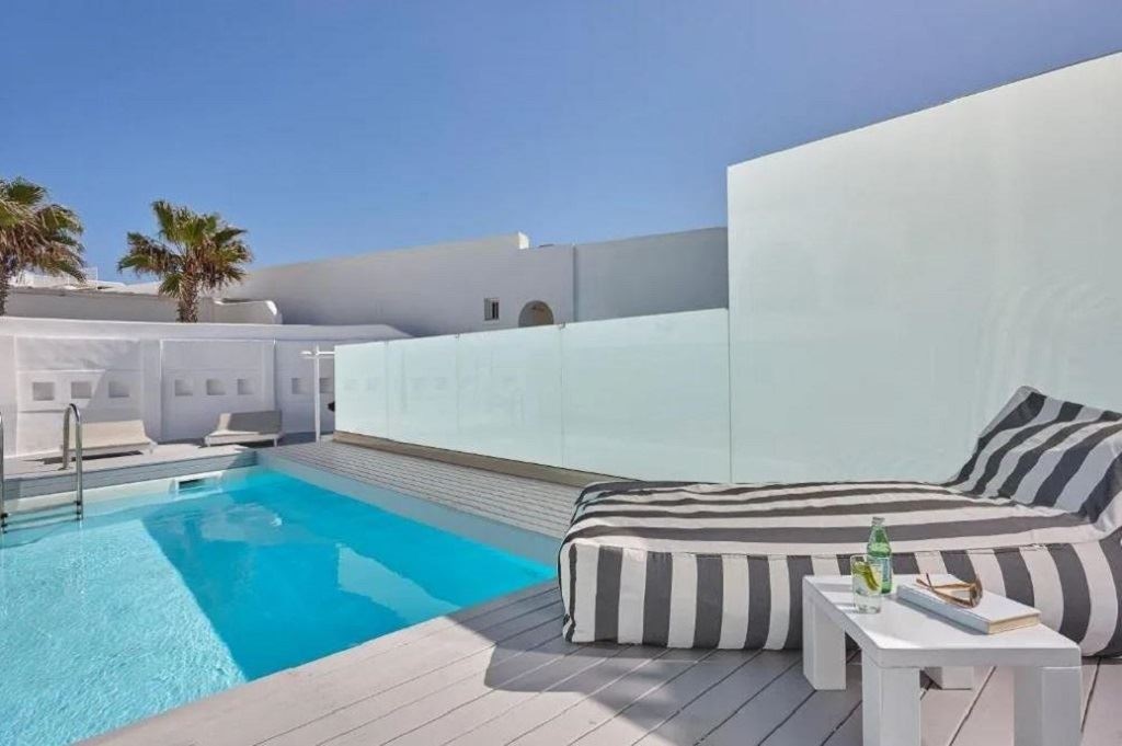 rooms-suite-with-plunge-pool-and-sea-view