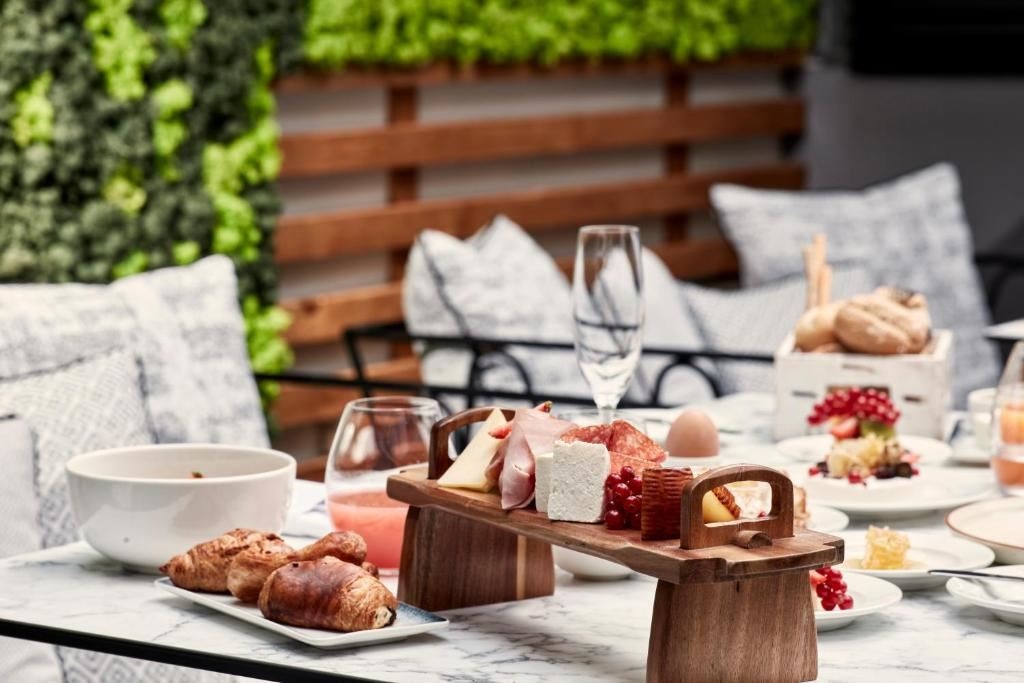 restaurants-veranda-lounge