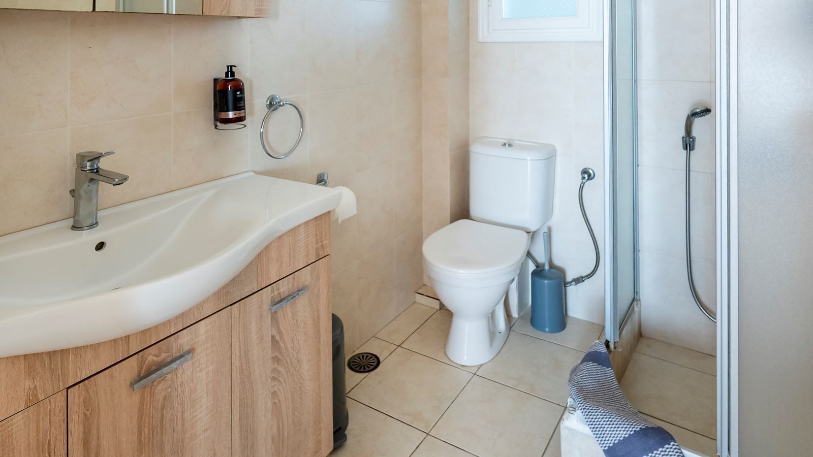 rooms-room-with-shared-pool