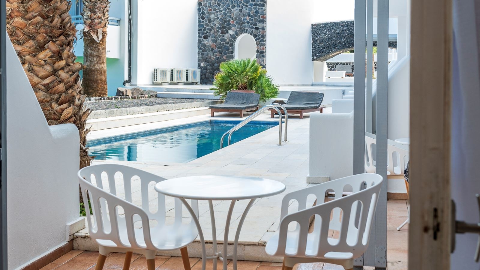 rooms-superior-room-with-shared-pool