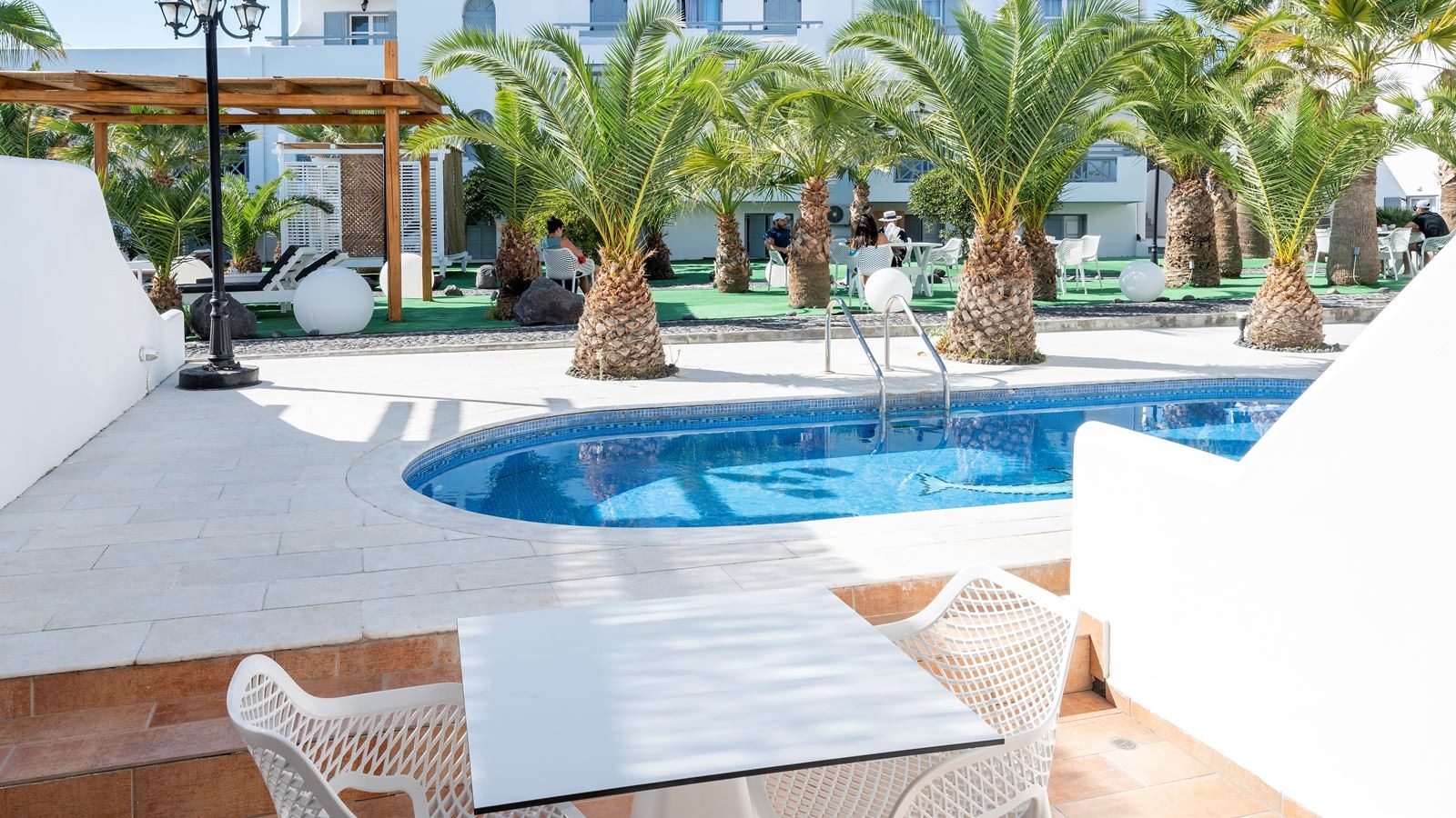 rooms-junior-suite-with-shared-pool