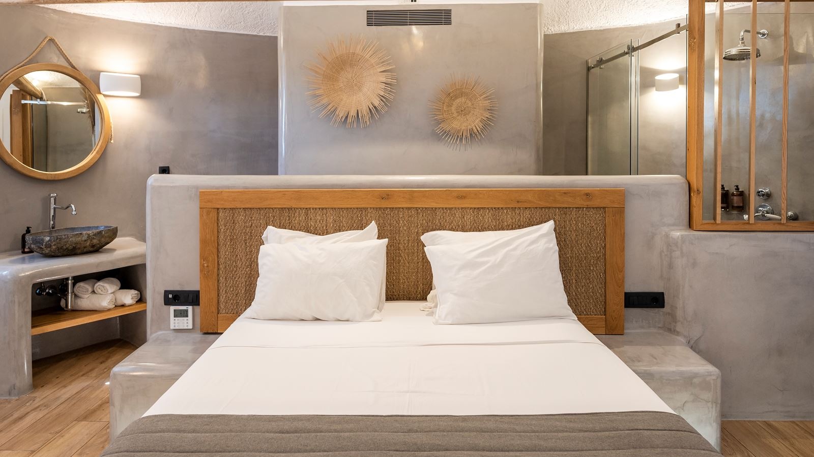 rooms-honeymoon-windmill-suite-with-shared-pool