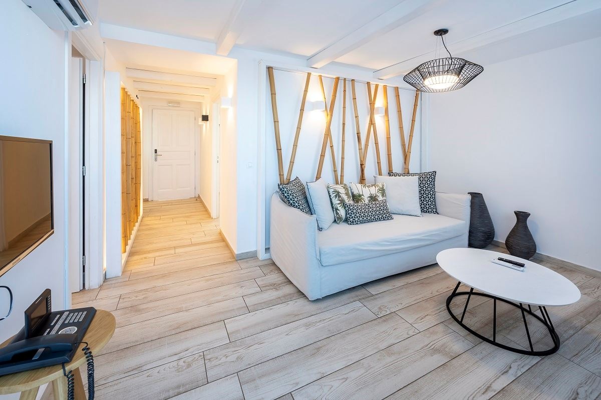 rooms-the-white-suite