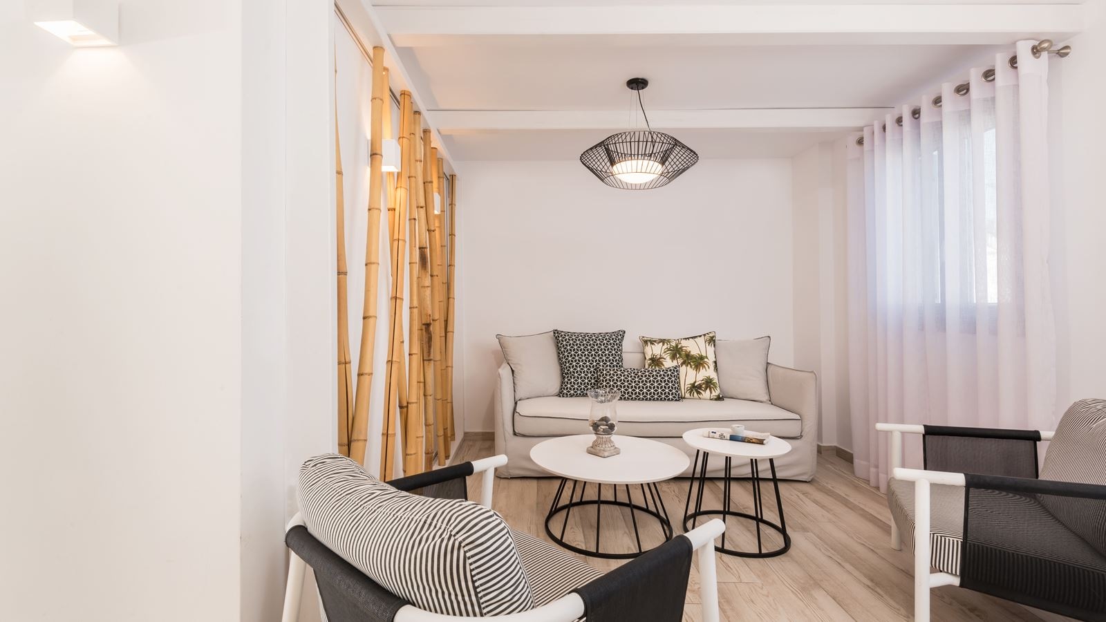 rooms-the-white-suite