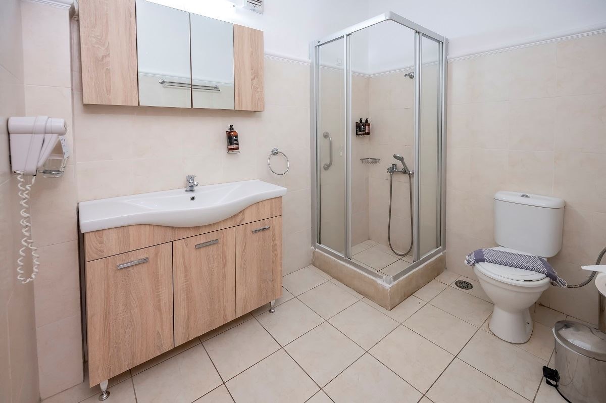 rooms-room-garden-view