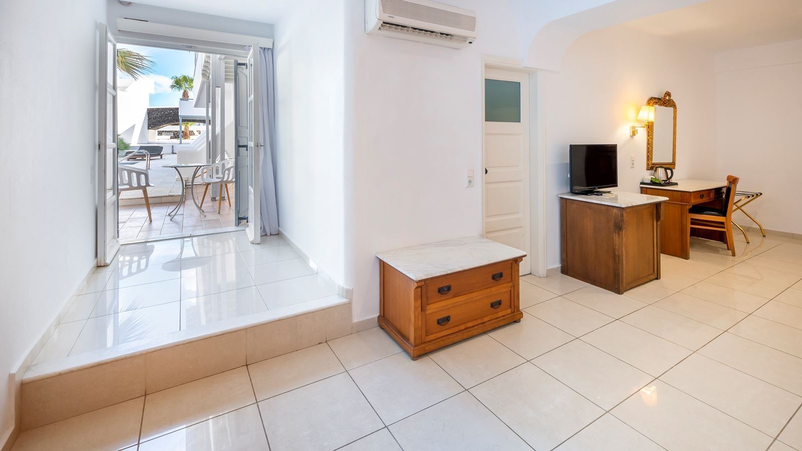 rooms-superior-room-with-shared-pool