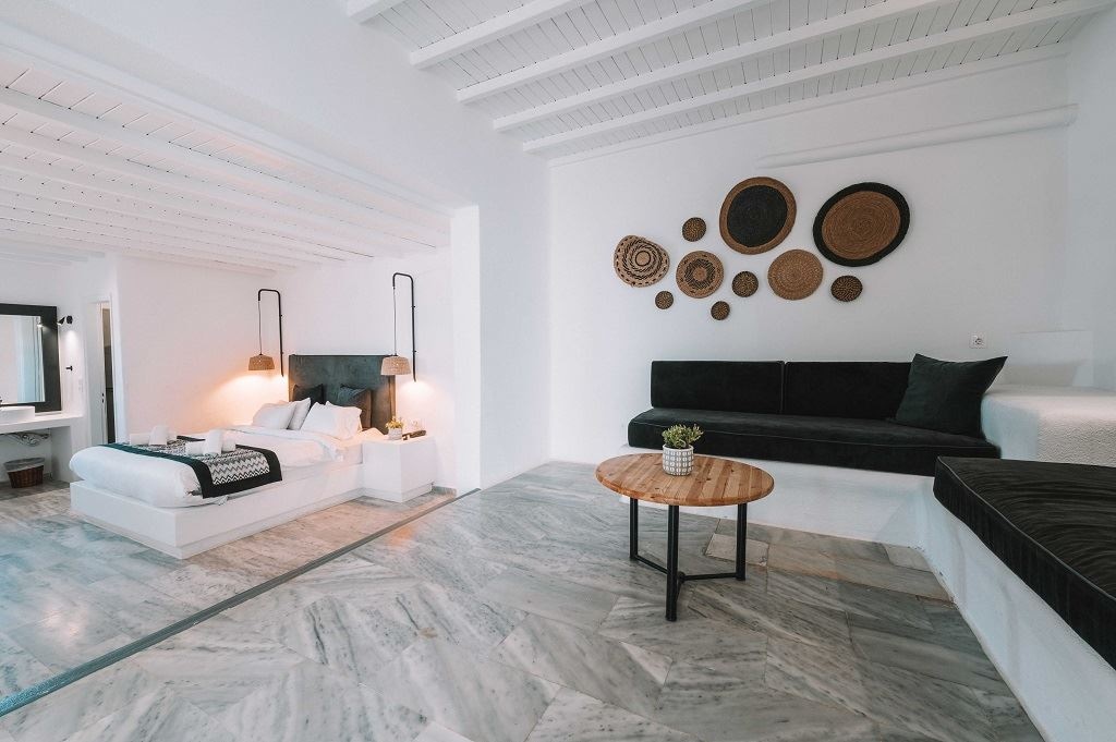 rooms-friends--family-suite-with-surrounding-view