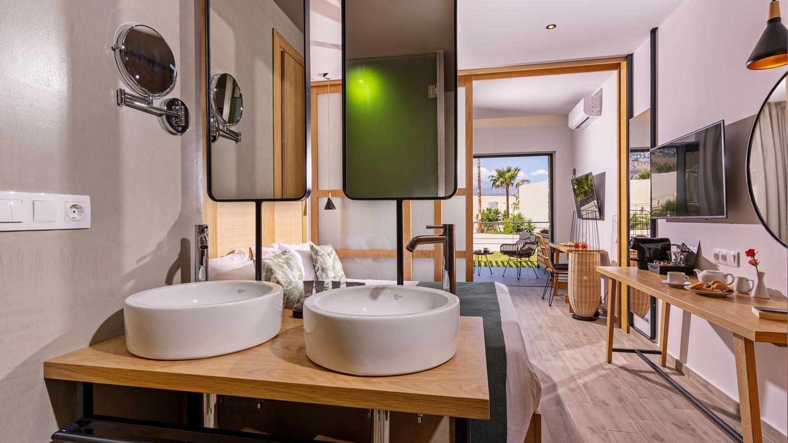 rooms-junior-suite-side-sea-view