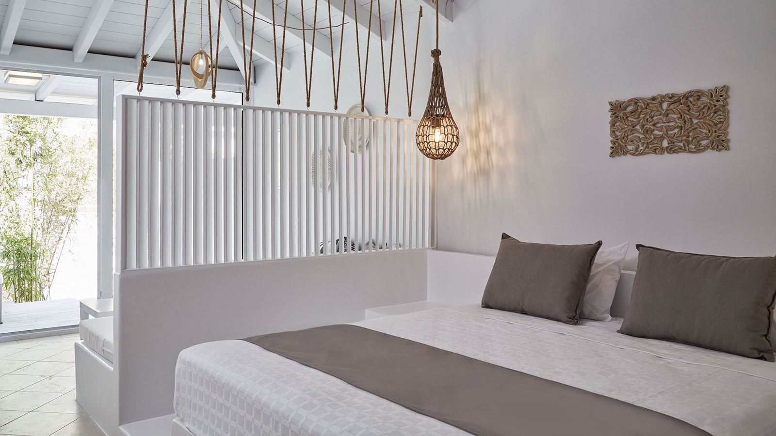 rooms-honeymoon-outdoor-jacuzzi-suite