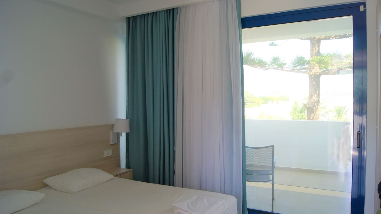 rooms-room-standard-balcony-or-terrace