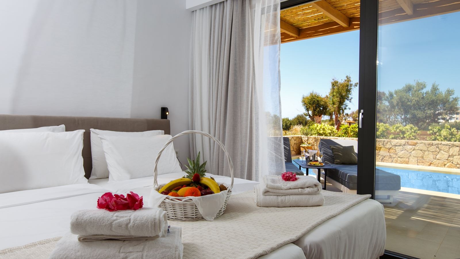 rooms-comfort-room-private-pool