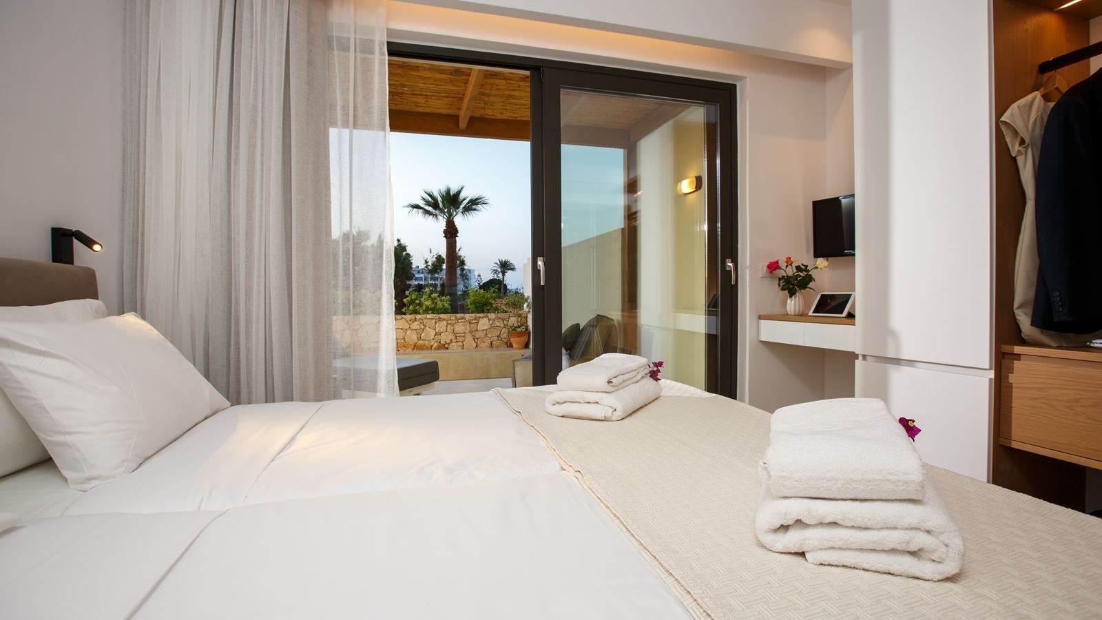 rooms-comfort-room-private-pool