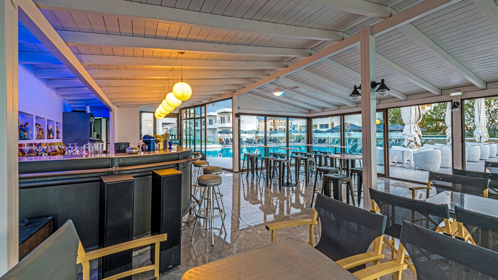 bars-akti-cafepool-bar