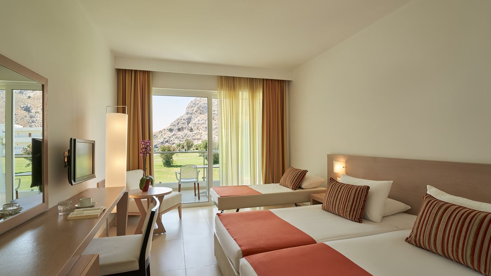 rooms-triple-room-garden-view