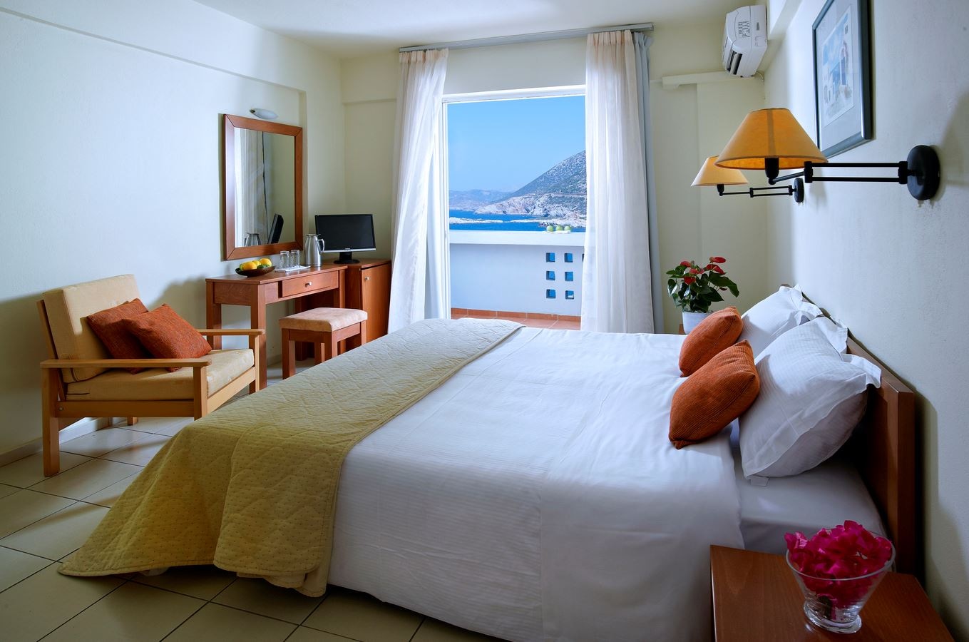 rooms-twin-room-beach-side-sea-view