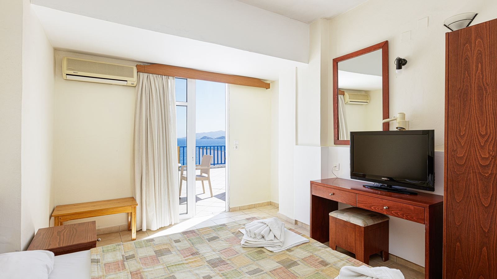 rooms-twin-room-village-mountain-view