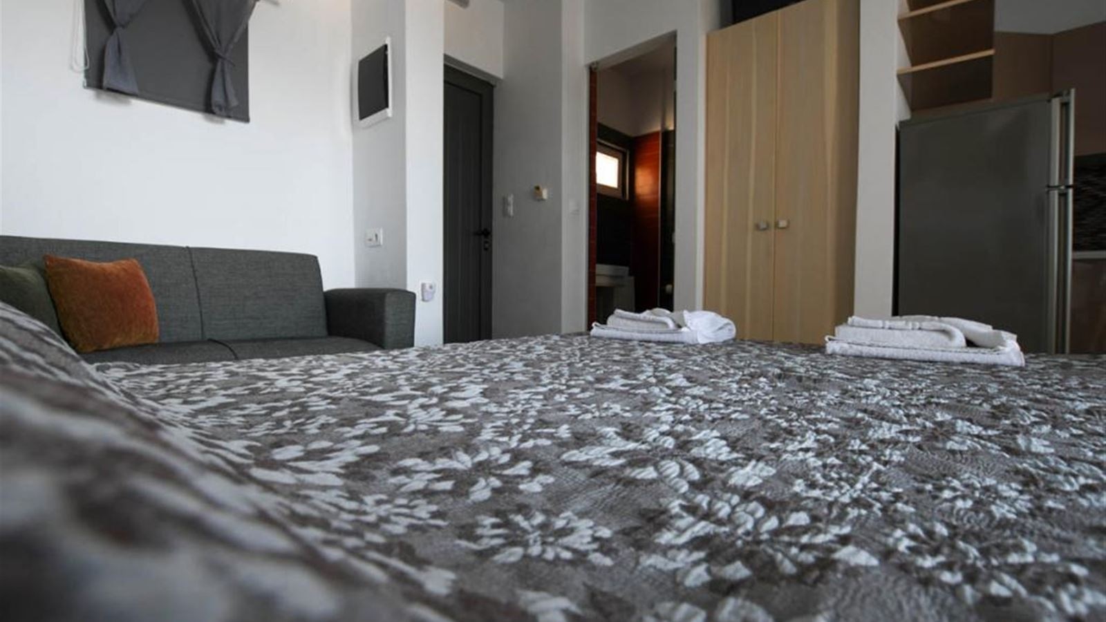 rooms-pool-side-sw-maisonette-4-pax