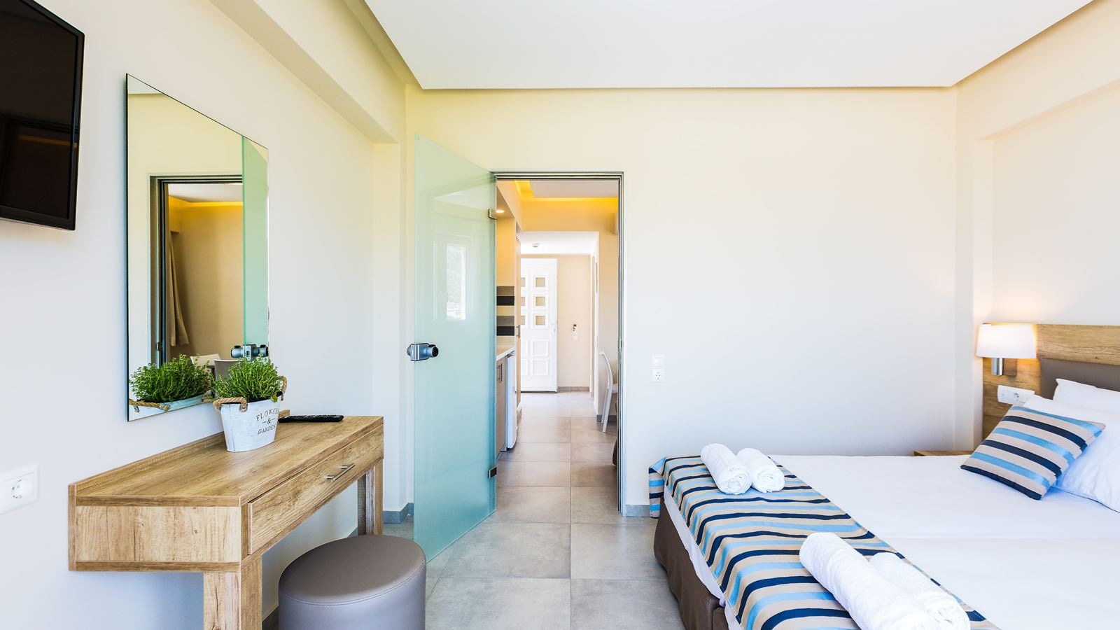 rooms-apartment-superior-1-bedroom-triple-balcony-or-terrace