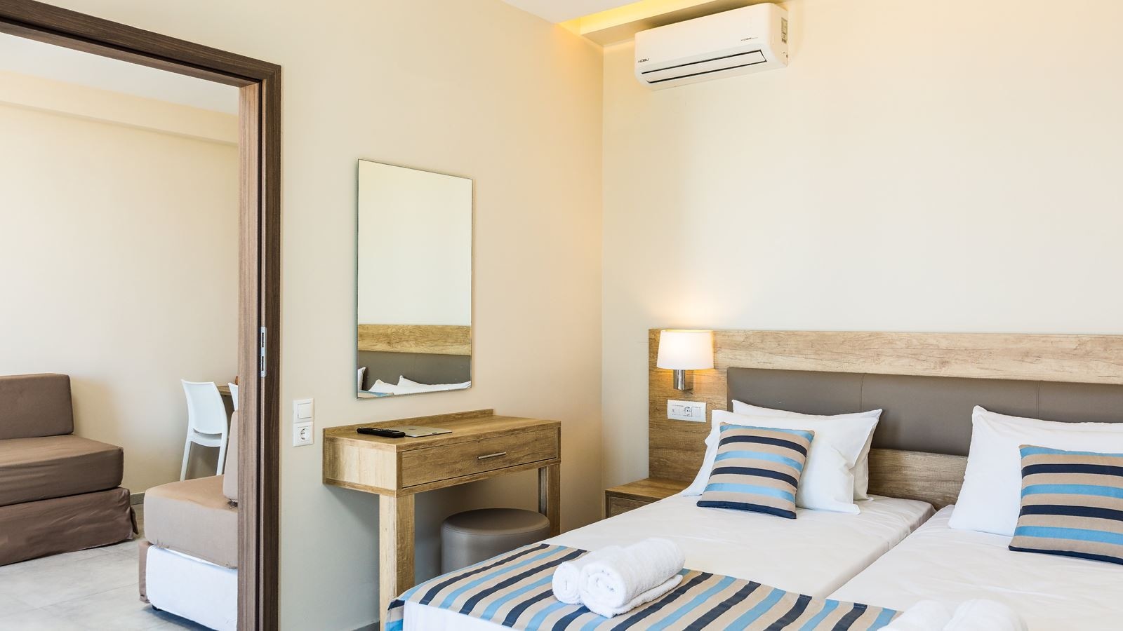 rooms-apartment-superior--quadruple-1-bedroom-balcony-or-terrace