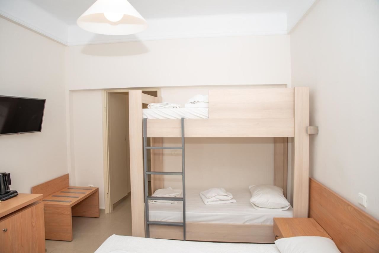 rooms-double--bunk-bed-sea-view-