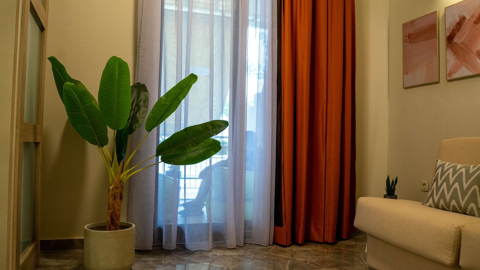 rooms-suite-front-sew-view