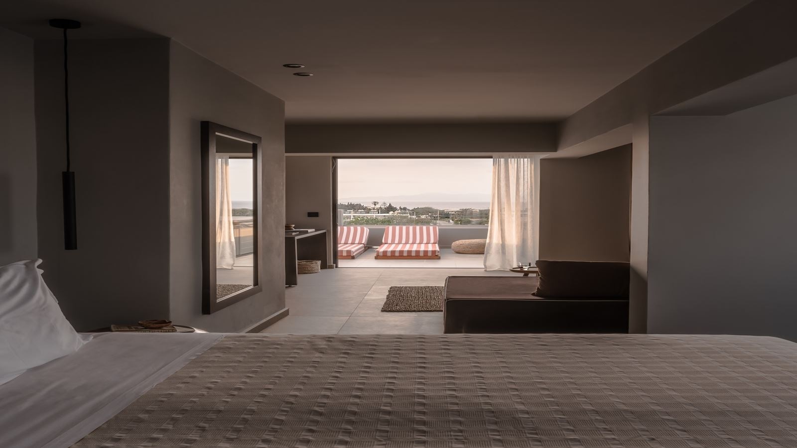 rooms-suite-with-jacuzzi-panoramic-view