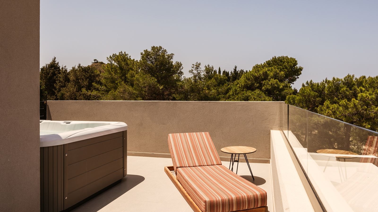 rooms-suite-with-jacuzzi-panoramic-view