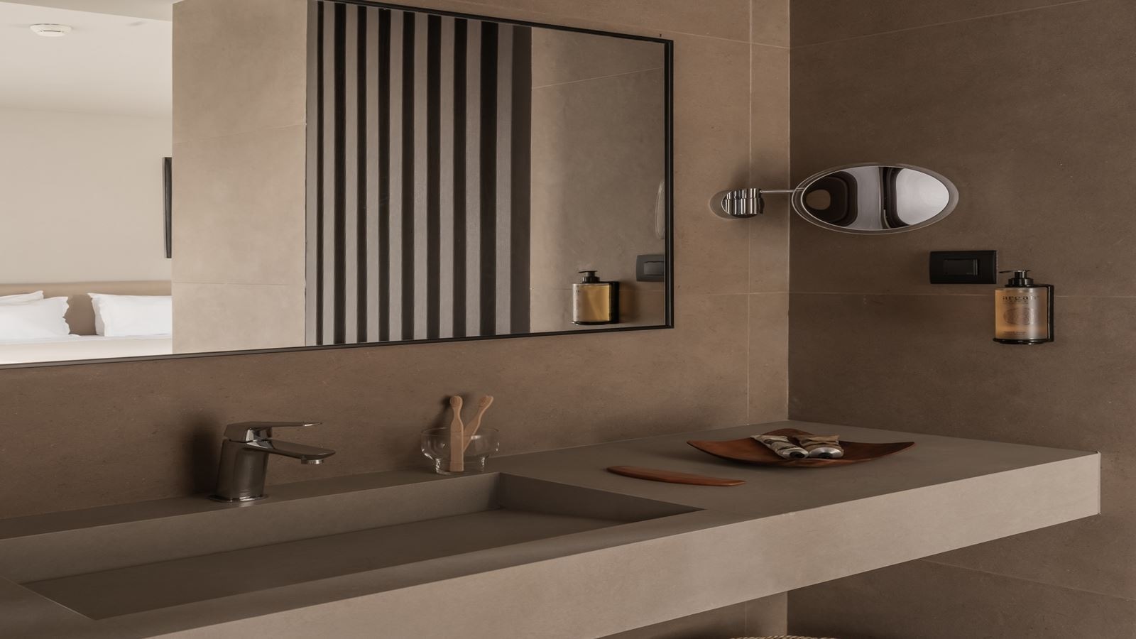 rooms-suite--with-private-pool-garden-view