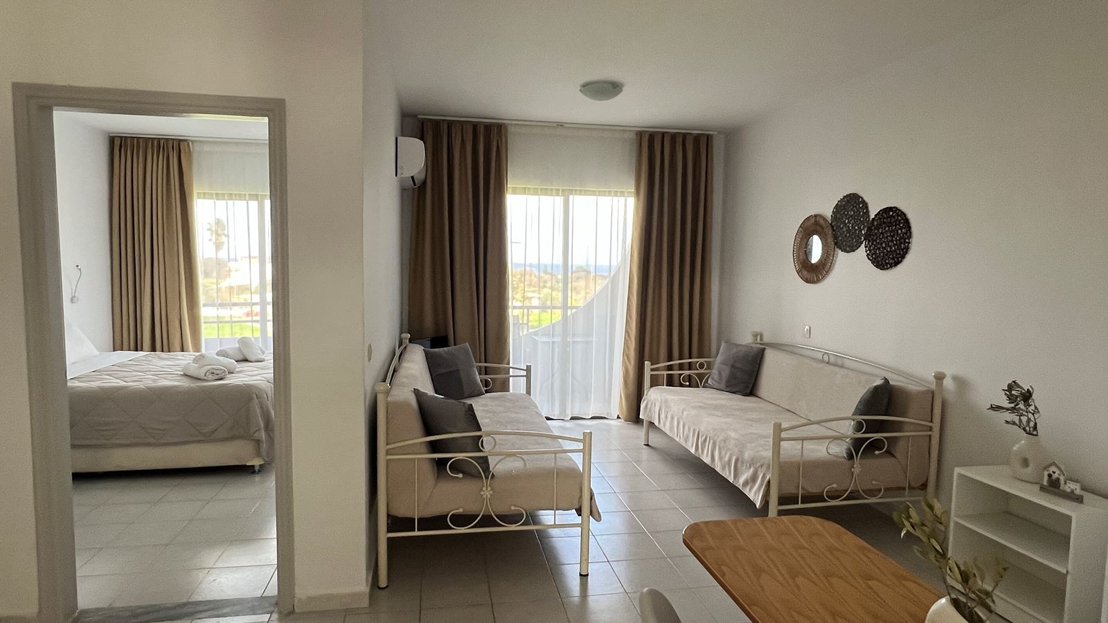 rooms-family-apartment