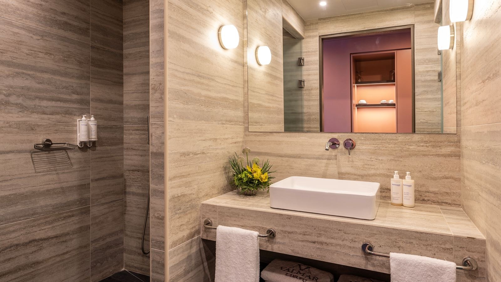 rooms-superior-room-mountain-view