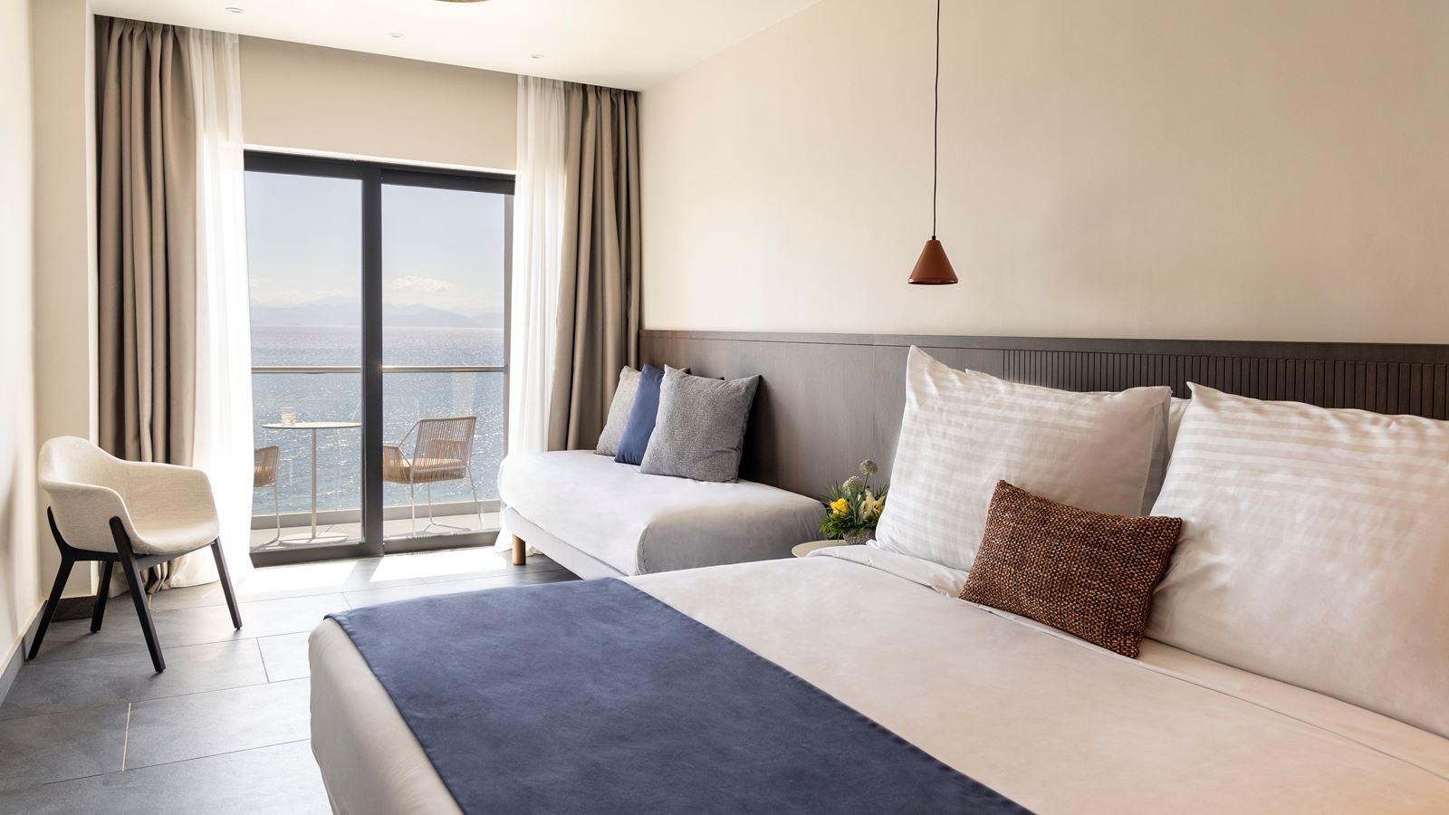 rooms-superior-triple-room-sea-front